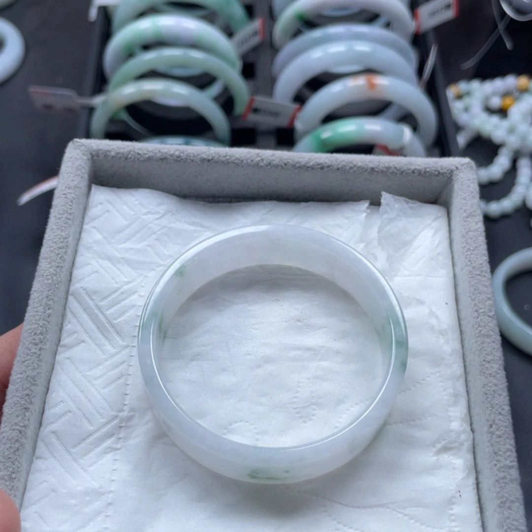 翡翠未镶嵌手镯公主镯