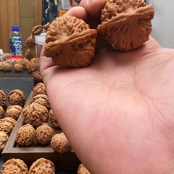 1***7文玩核桃吊坠莲花