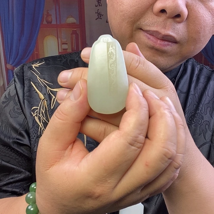 和田玉未镶嵌颈饰龙牌