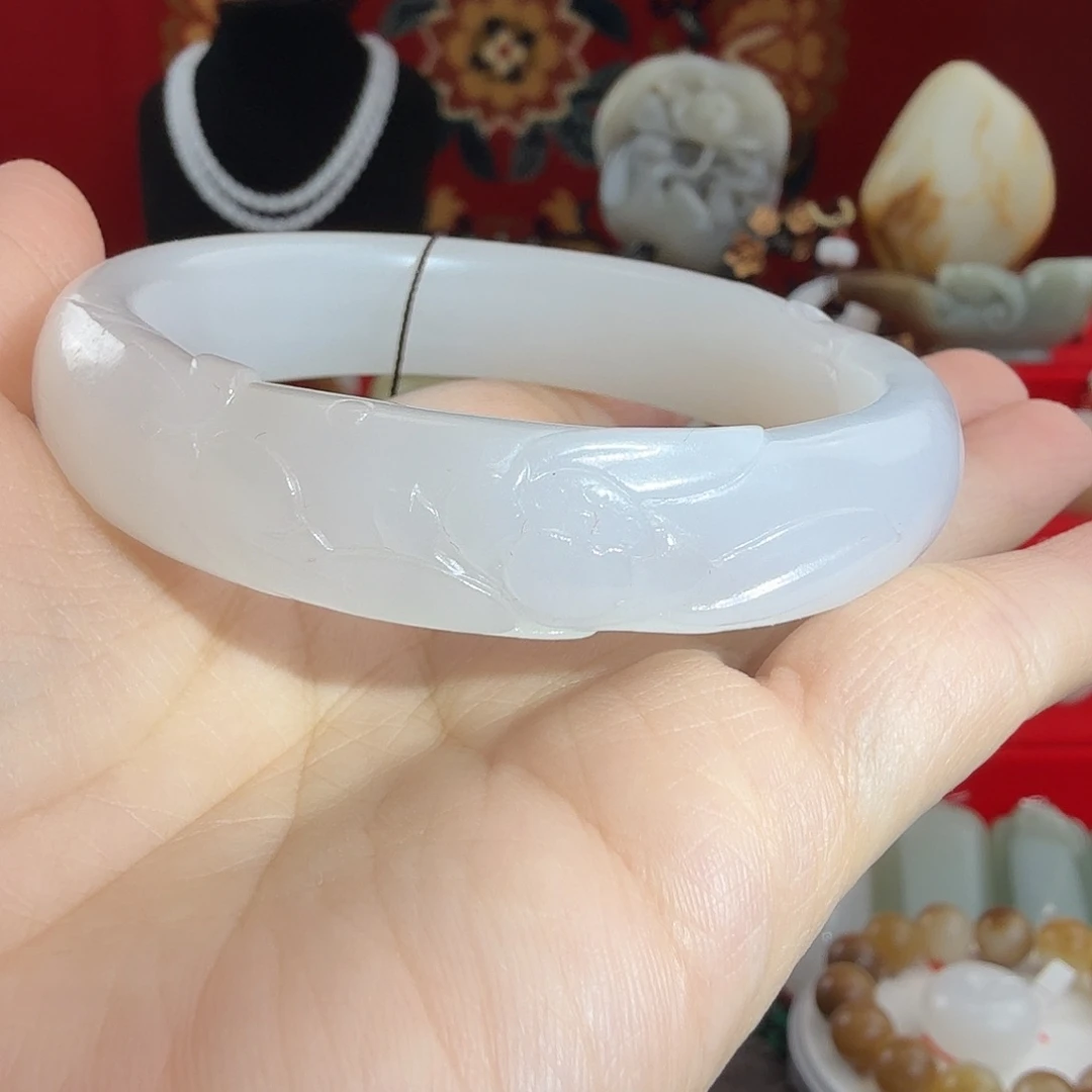 和田玉未镶嵌手镯