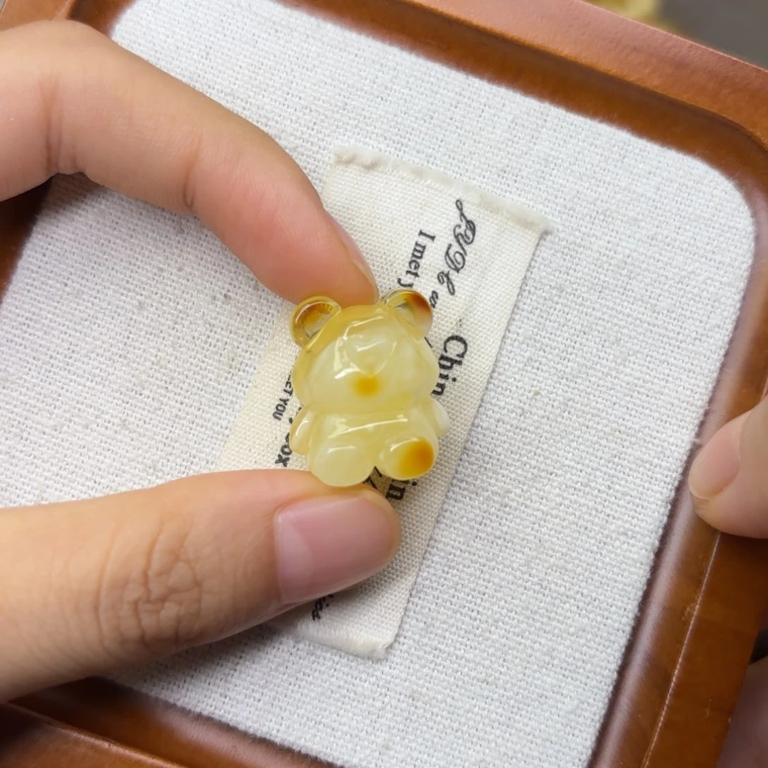 未镶嵌琥珀裸石小熊