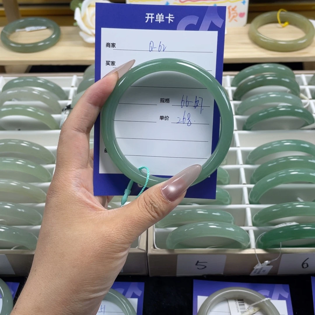 未镶嵌手镯石英质玉