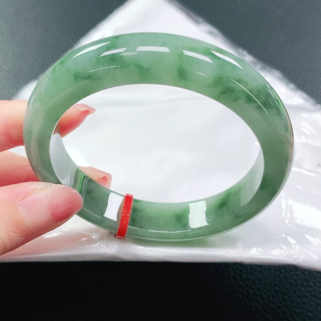 翡翠手镯未镶嵌53圈