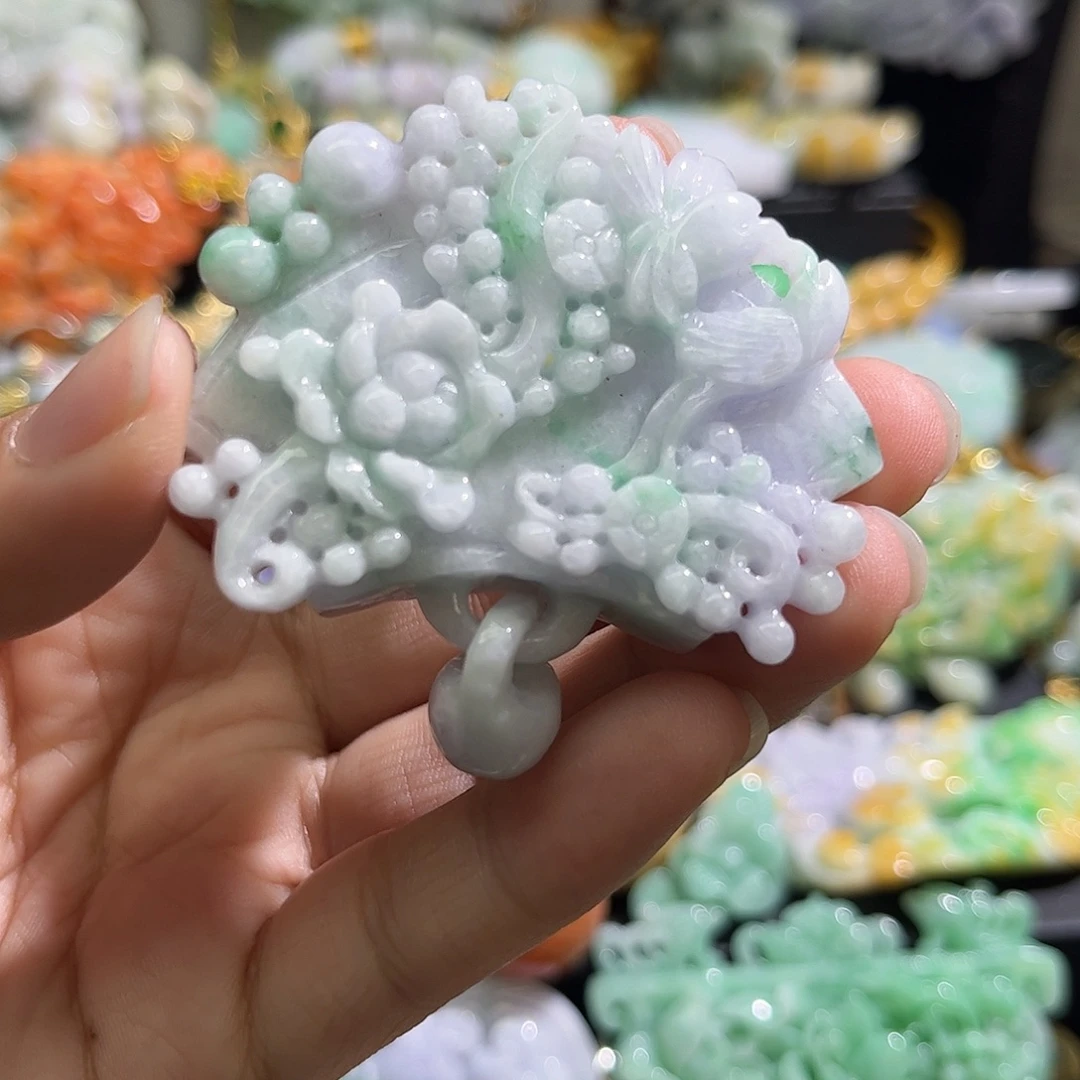 翡翠未镶嵌颈饰待编织