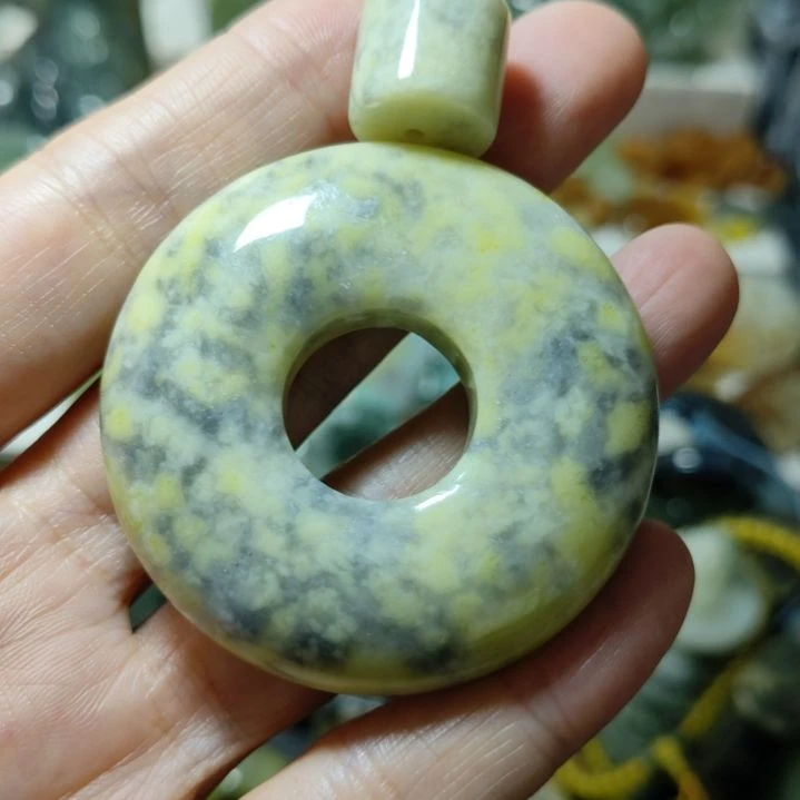 岫玉未镶嵌平安扣