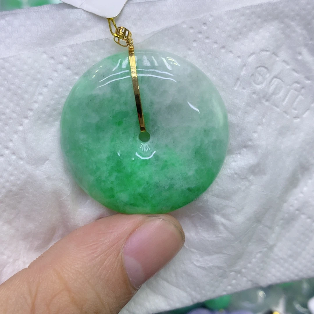 颈饰18K金镶嵌翡翠