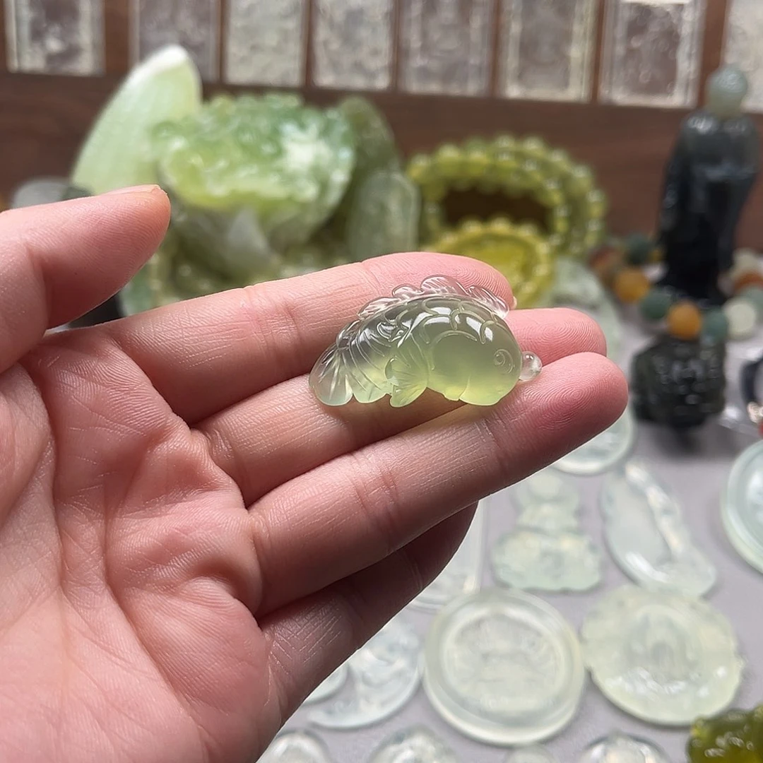 蛇纹石玉颈饰未镶嵌
