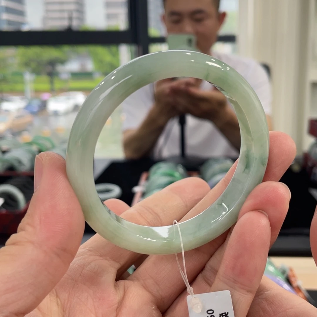 翡翠手镯未镶嵌手镯