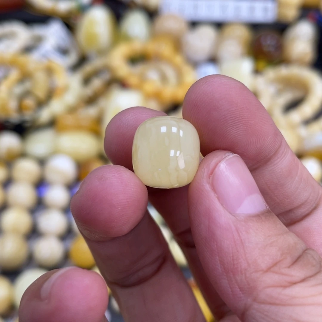 K***恺未镶嵌琥珀裸石12.8*13mm