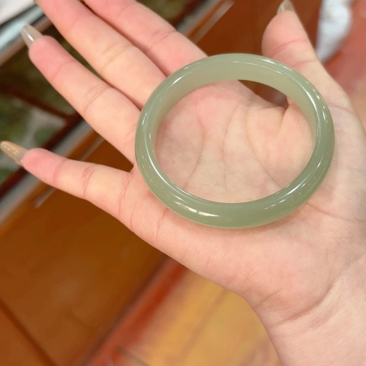 东陵石手镯未镶嵌