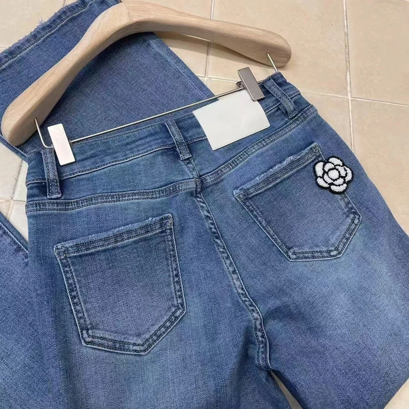 M1419  微喇裤！裤长97 钉珠山茶花蓝色牛仔裤 款号VB25