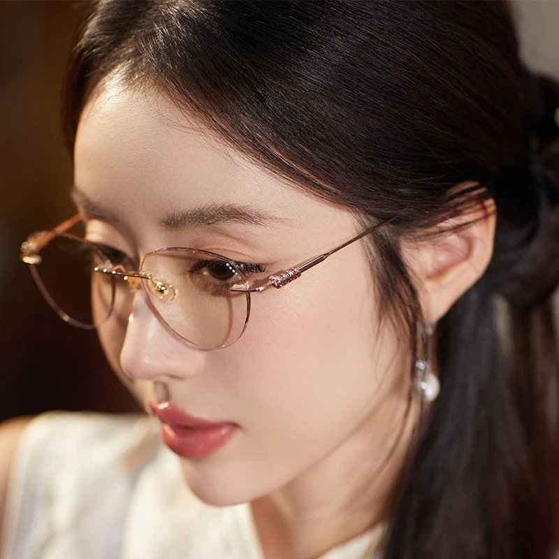 近视眼镜女纯钛超轻变色镜防蓝光高级感可配度数钻石切边轻有度数