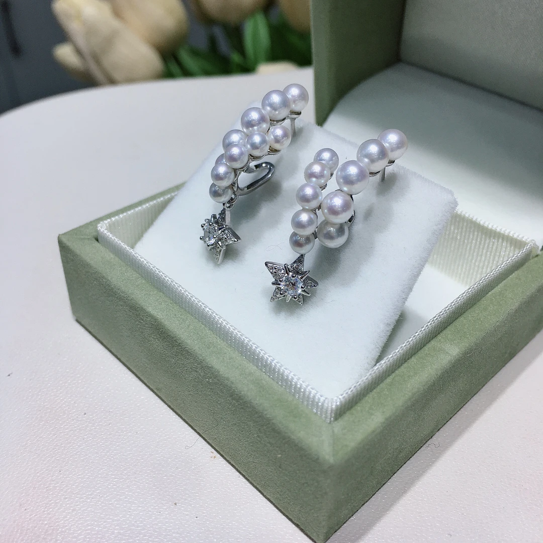 3.5-4.5mm高品质几乎无瑕镜面光淡水珍珠S925银别致设计多珠耳环