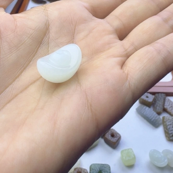 想****和田玉未镶嵌挂件