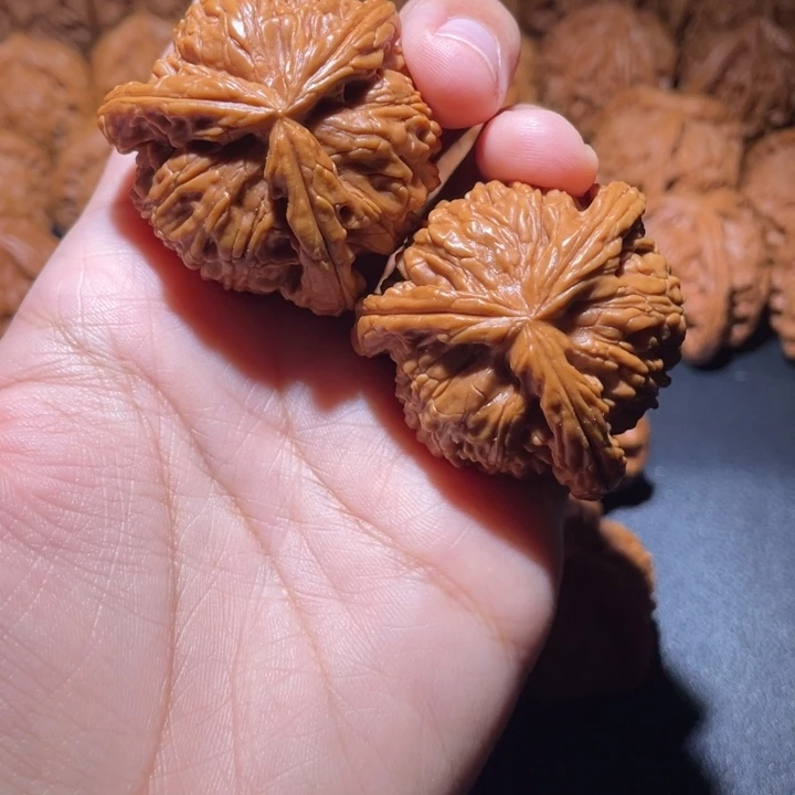 大***概桃核吊坠小妹三棱