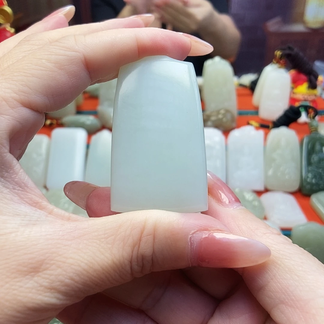 颈饰未镶嵌和田玉得***人