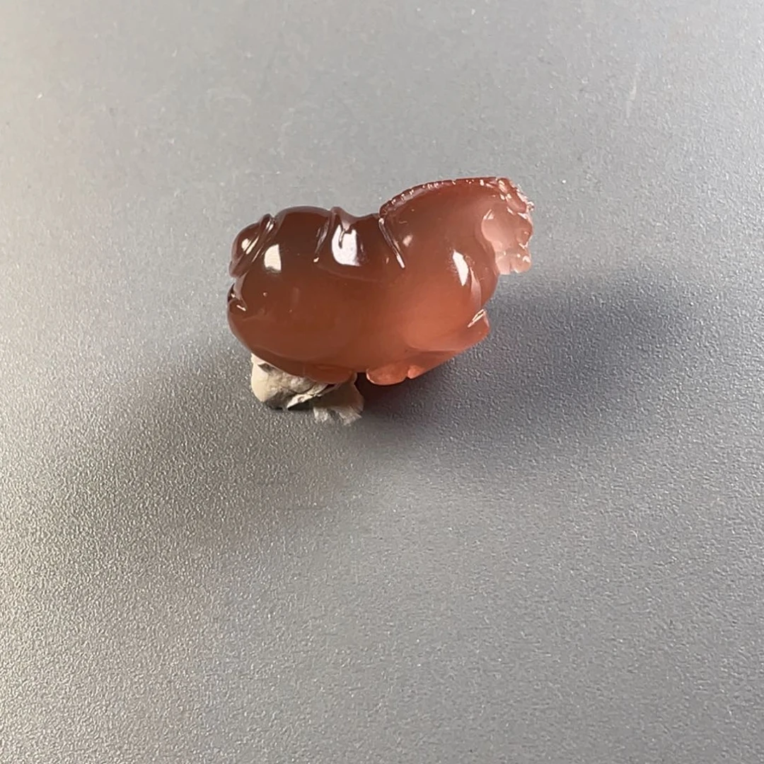 禾***王南红玛瑙天然原矿唐马未镶嵌