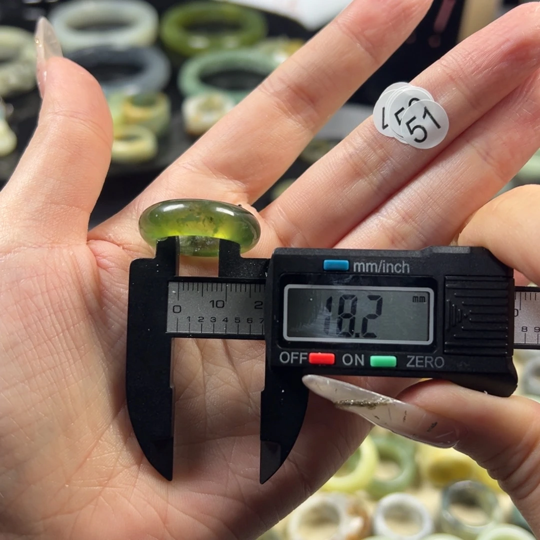 蛇纹石玉未镶嵌戒指