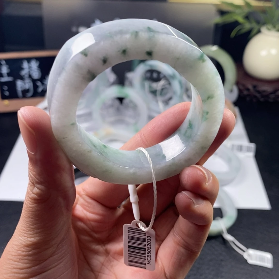 未镶嵌手镯定制翡翠