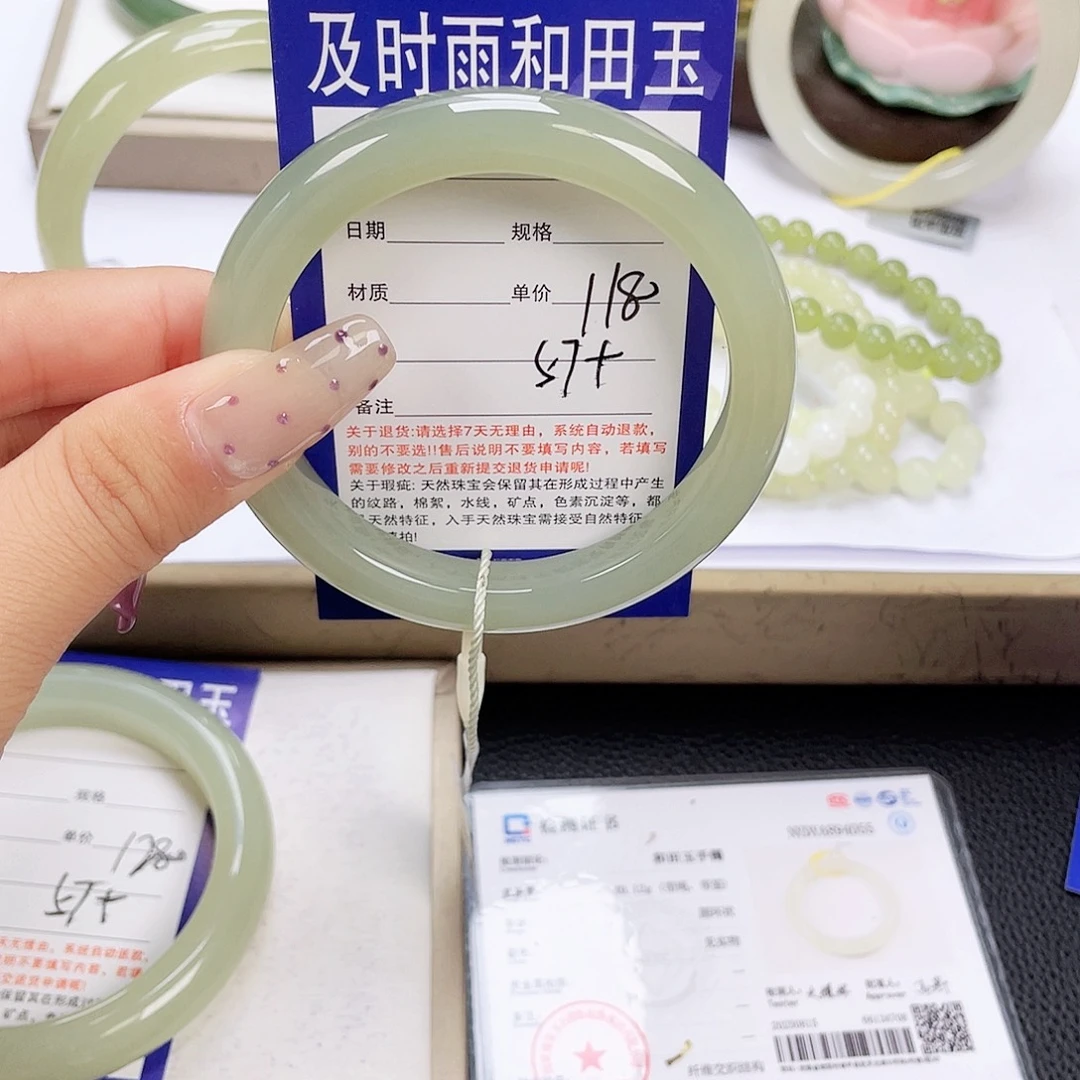 和田玉未镶嵌手镯