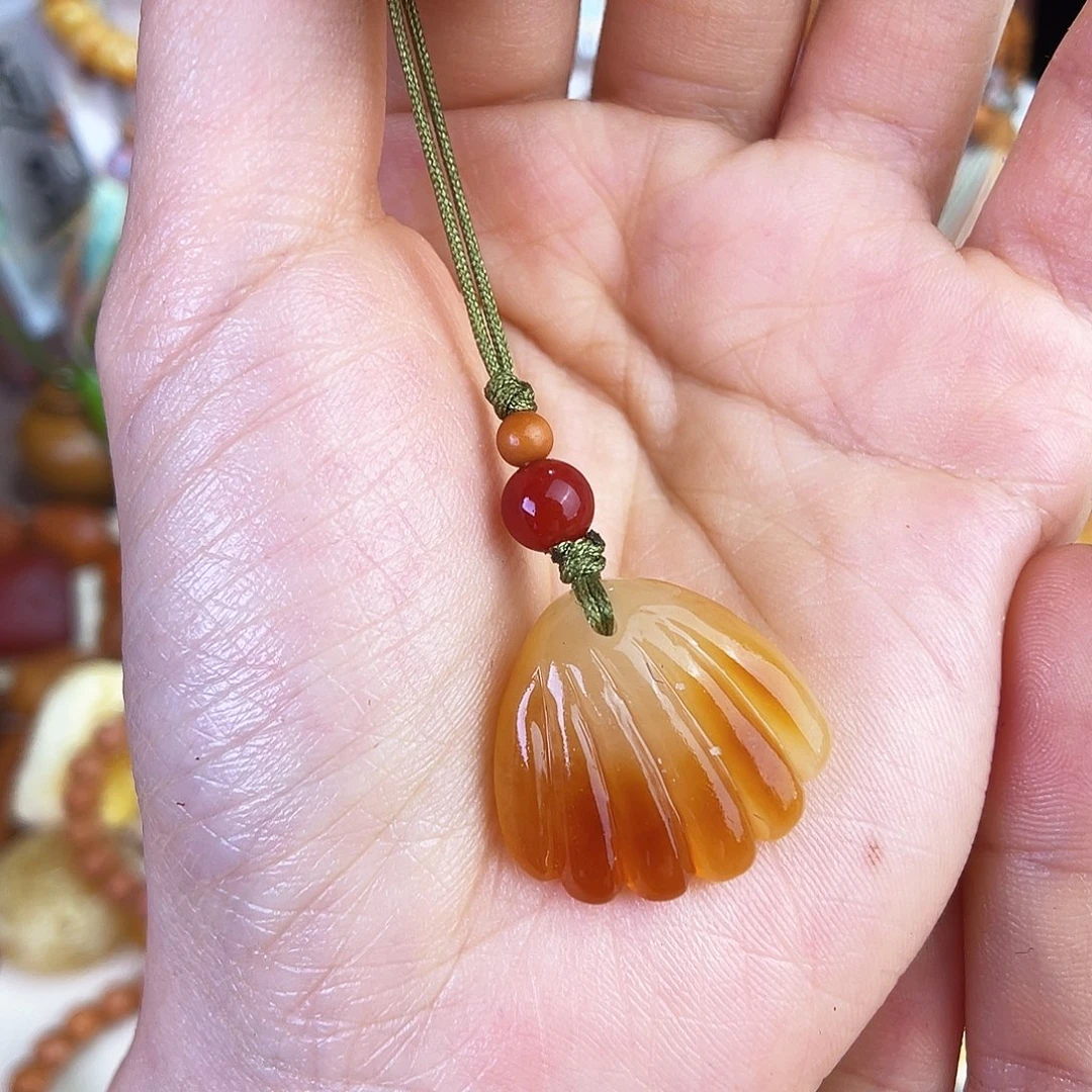 未镶嵌琥珀珠宝奇石。