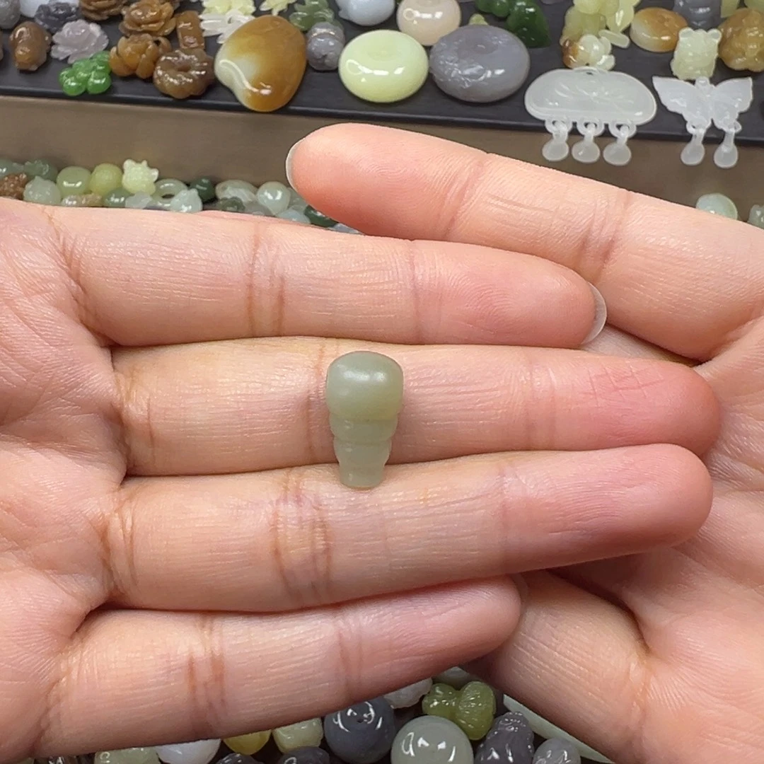 人***途和田玉未镶嵌颈饰