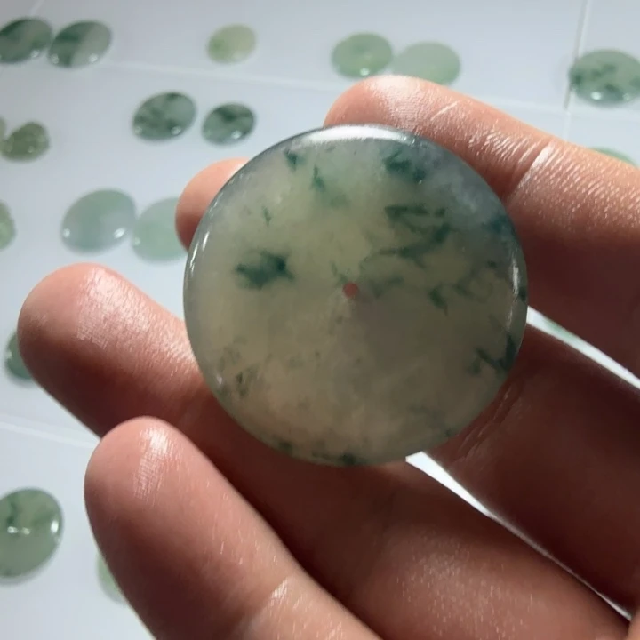 翡翠未镶嵌颈饰翡翠未镶嵌颈饰