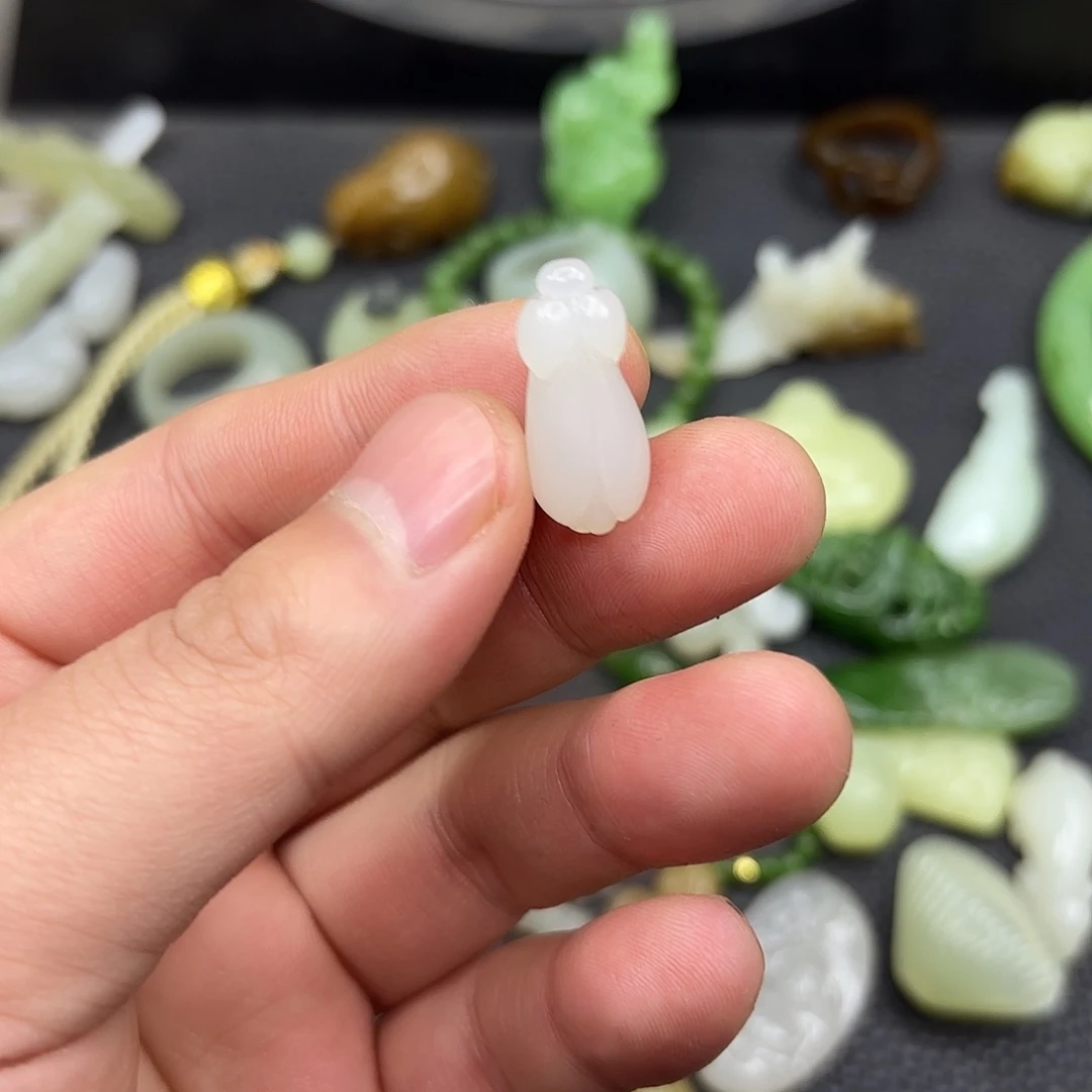 敏***敏和田玉未镶嵌颈饰