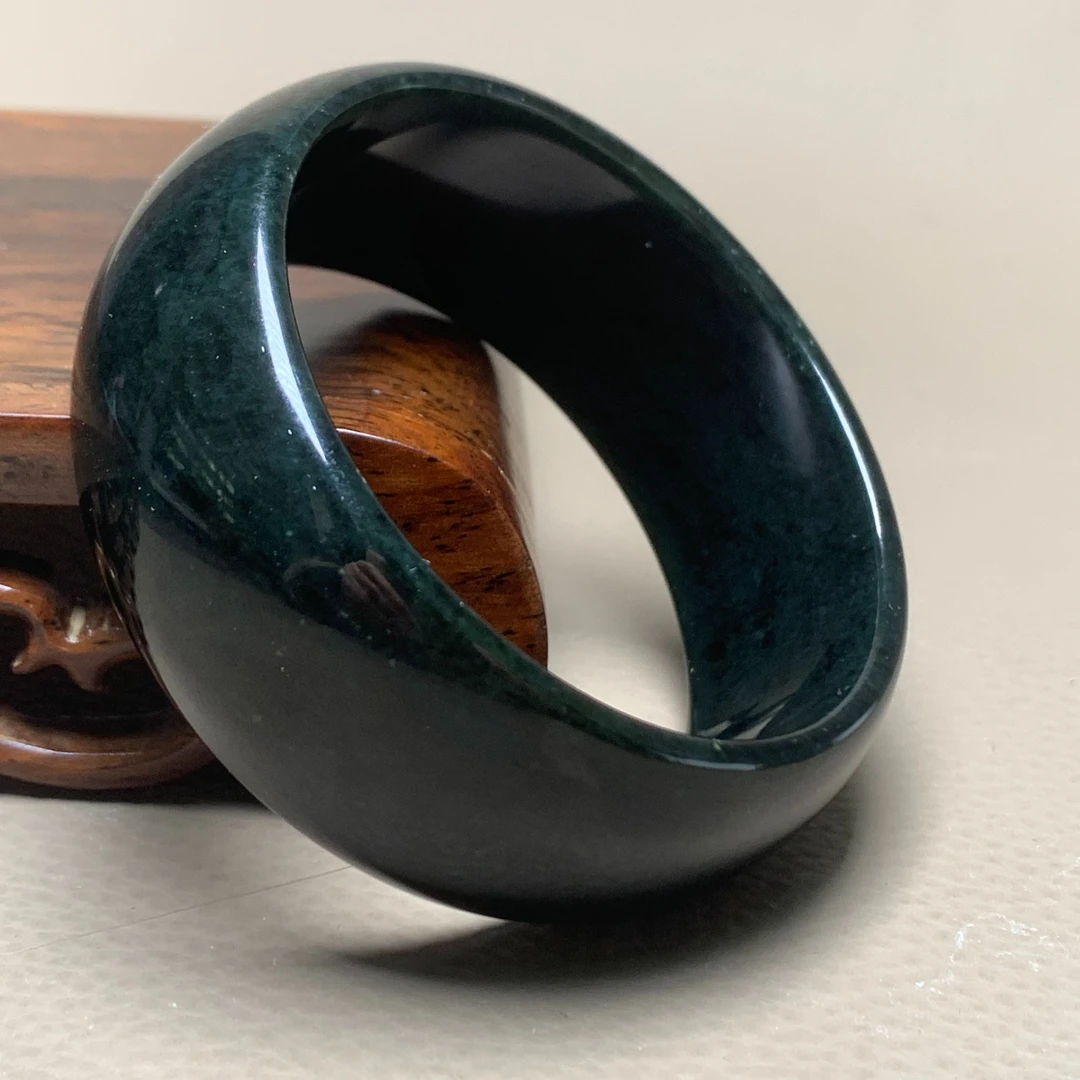 F1229珠宝玉石精选和田玉手镯