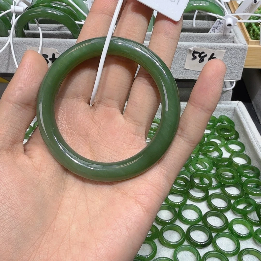 和田玉（碧玉）未镶嵌手镯