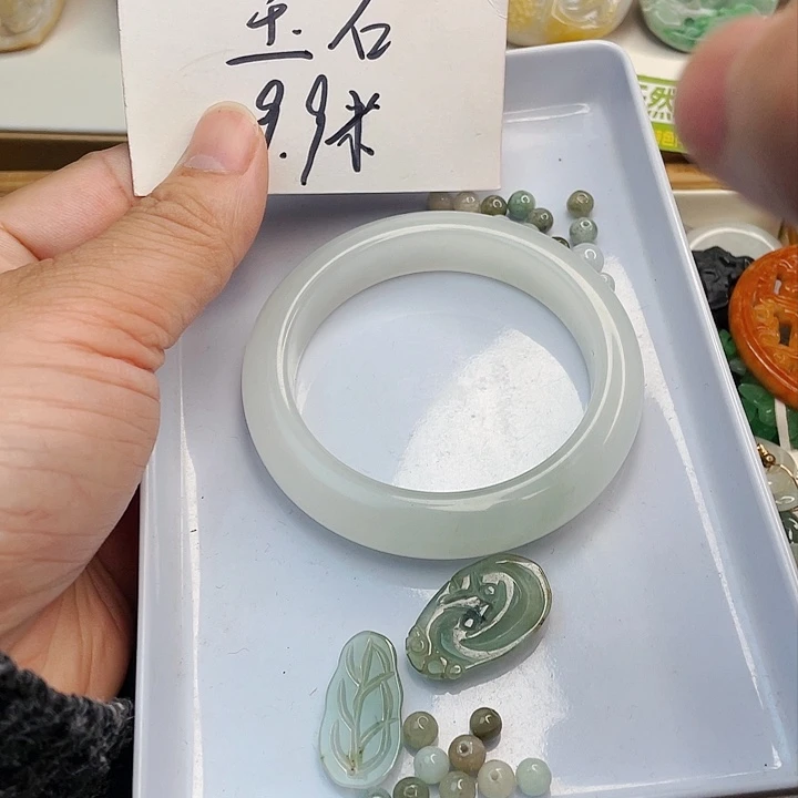 翡翠颈饰未镶嵌天然a货翡翠