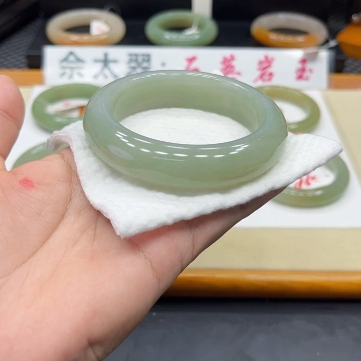 未镶嵌手镯石英质玉用****阳