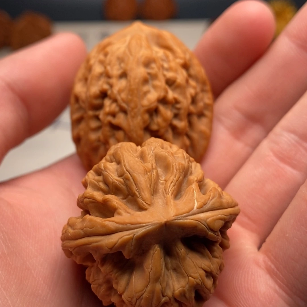 临***风文玩核桃把件锦鲤
