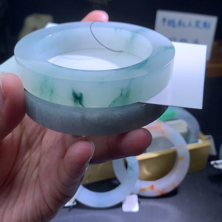 定制翡翠未镶嵌翡翠手镯