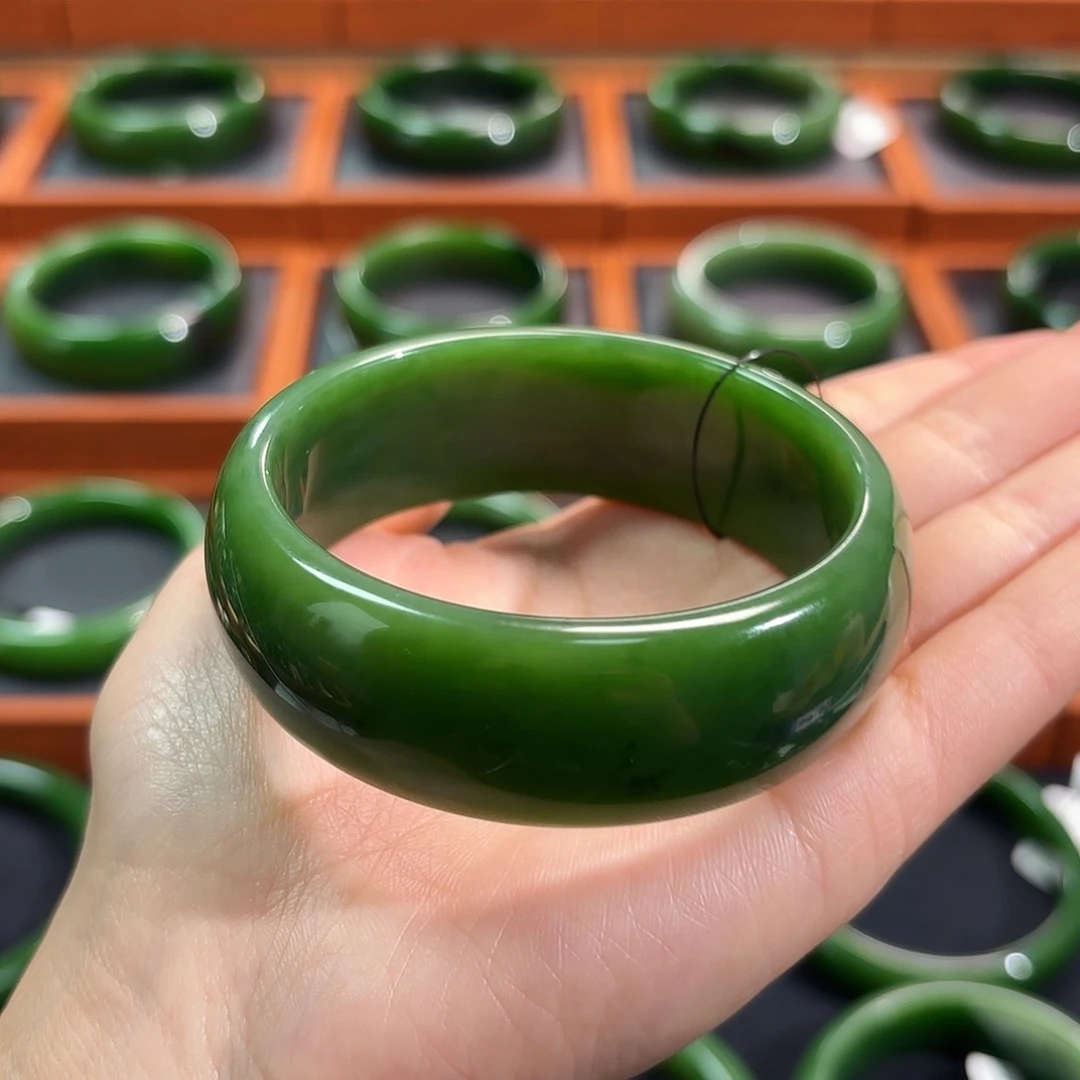 和田玉（碧玉）未镶嵌手镯宽版/浅菠菜绿
