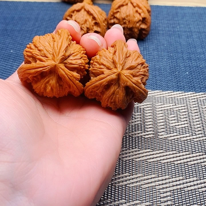 溜***哒文玩核桃吊坠三棱