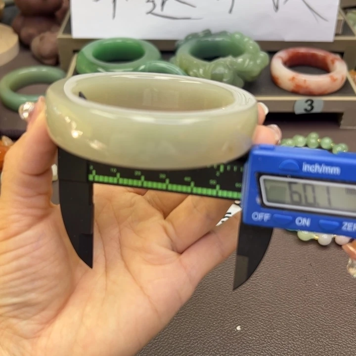 未镶嵌手镯石英岩玉