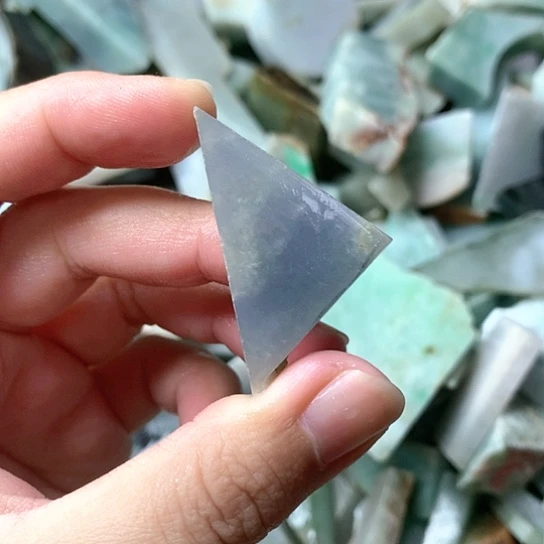 翡翠挂件未镶嵌T****马翡翠原石