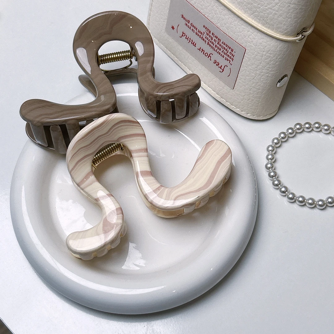 抓得住~简约几何抓夹2025新款高级感后脑勺盘发鲨鱼夹半扎发头饰