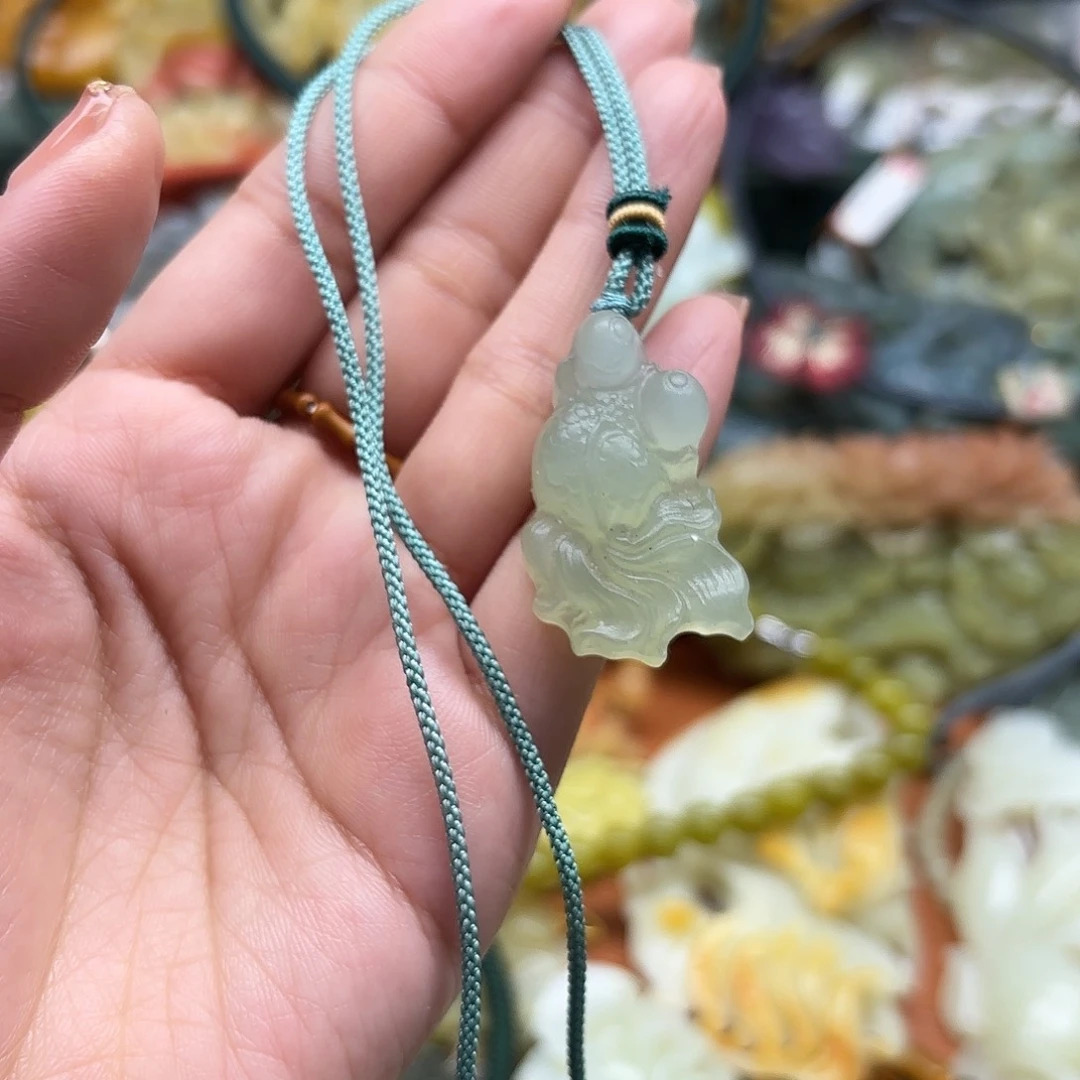 蛇纹石玉未镶嵌吊坠