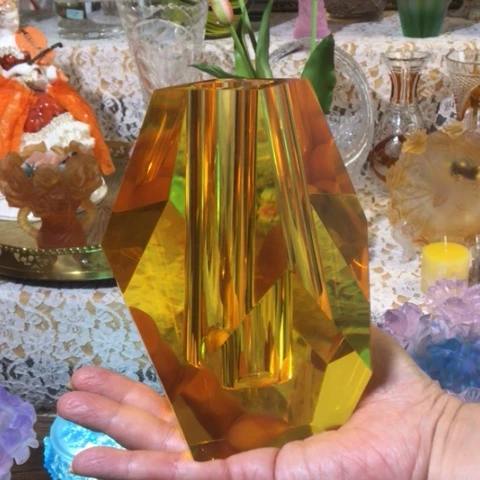 有机玻璃微瑕水晶花瓶