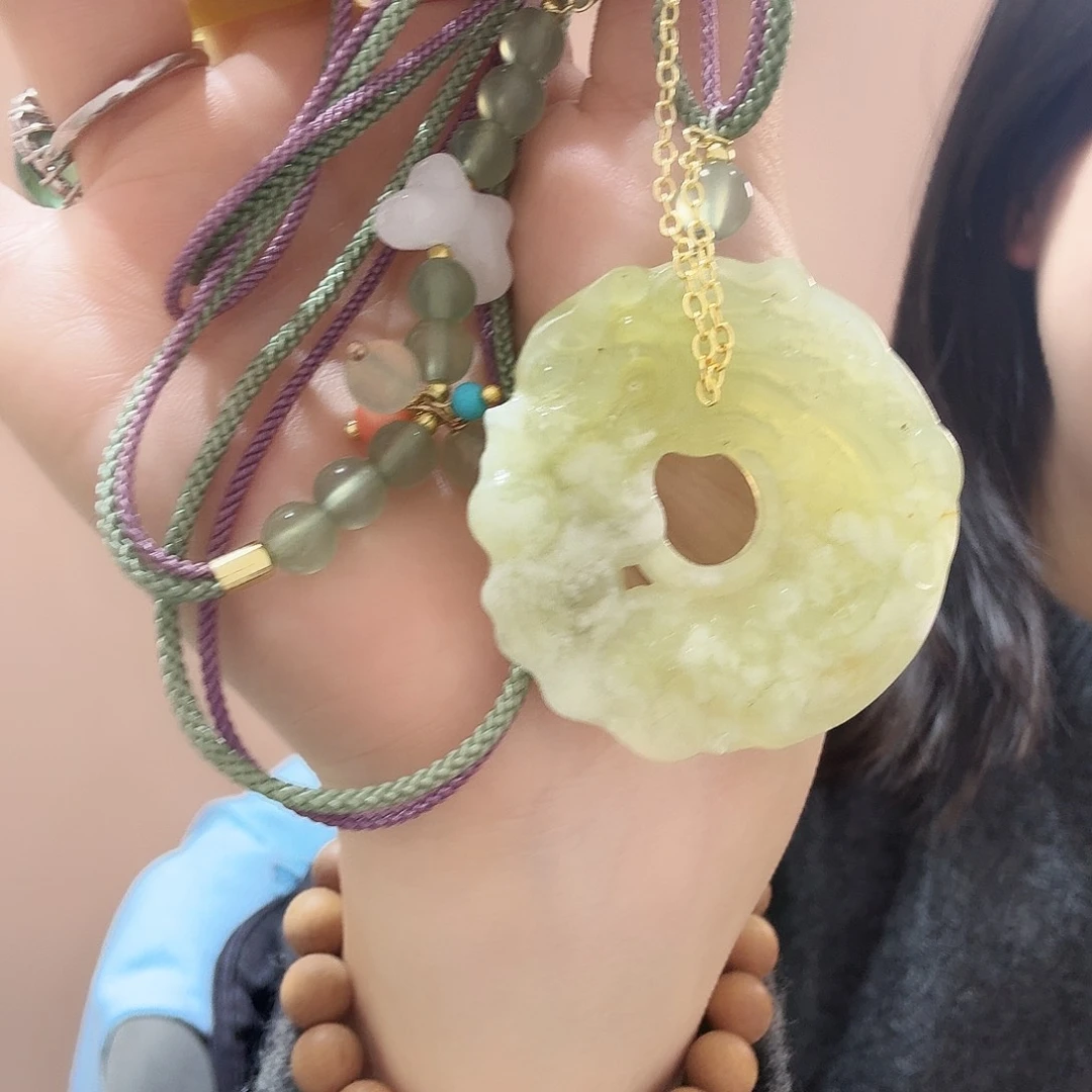 蛇纹石玉未镶嵌颈饰