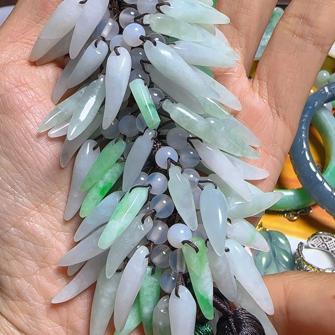 翡翠颈饰未镶嵌七*主翡翠160