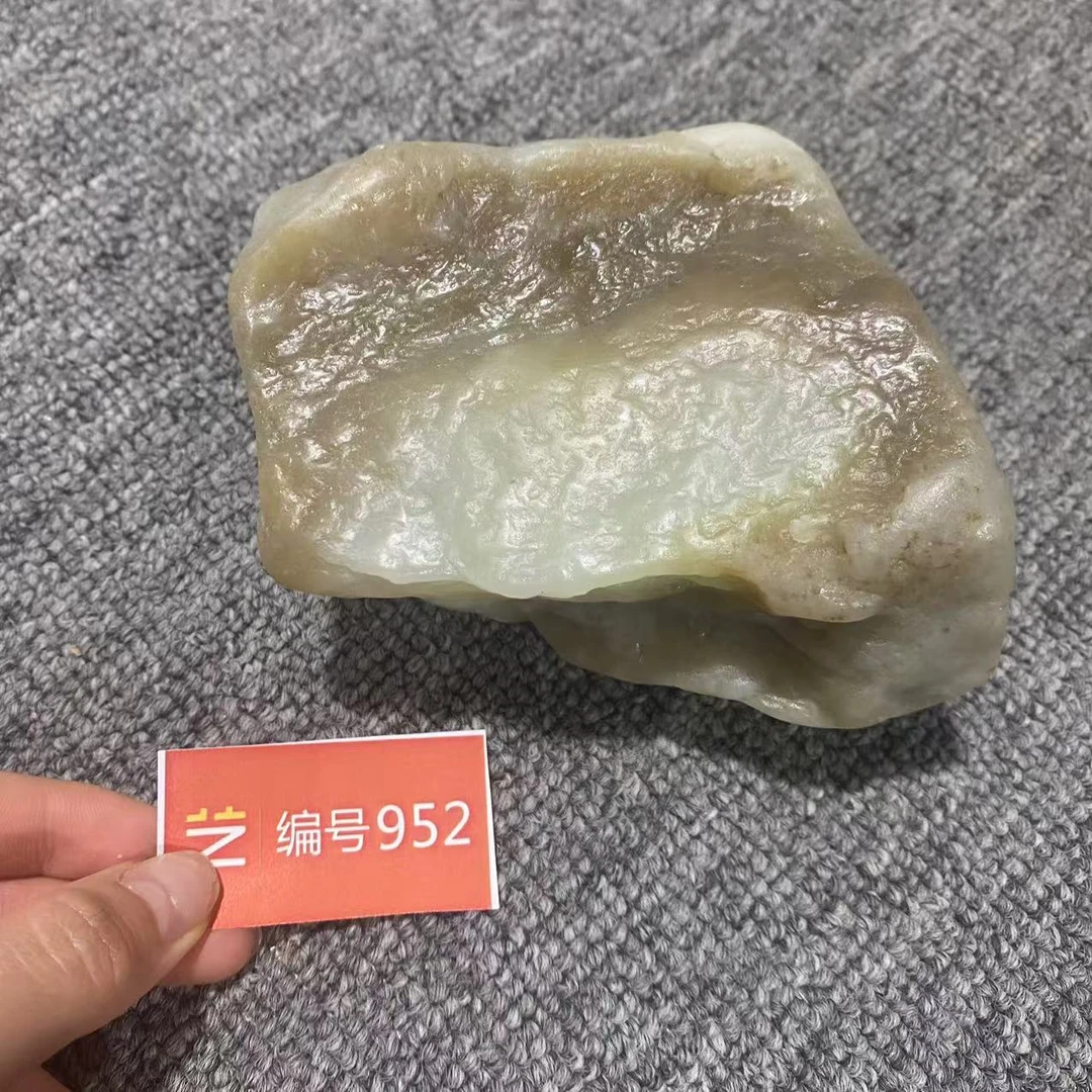 新疆玉料原石发一件编号952