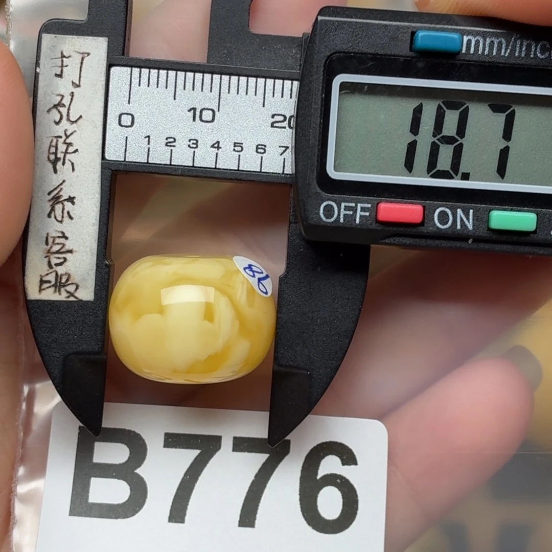 Y***帅蜜蜡未镶嵌裸石蜜蜡