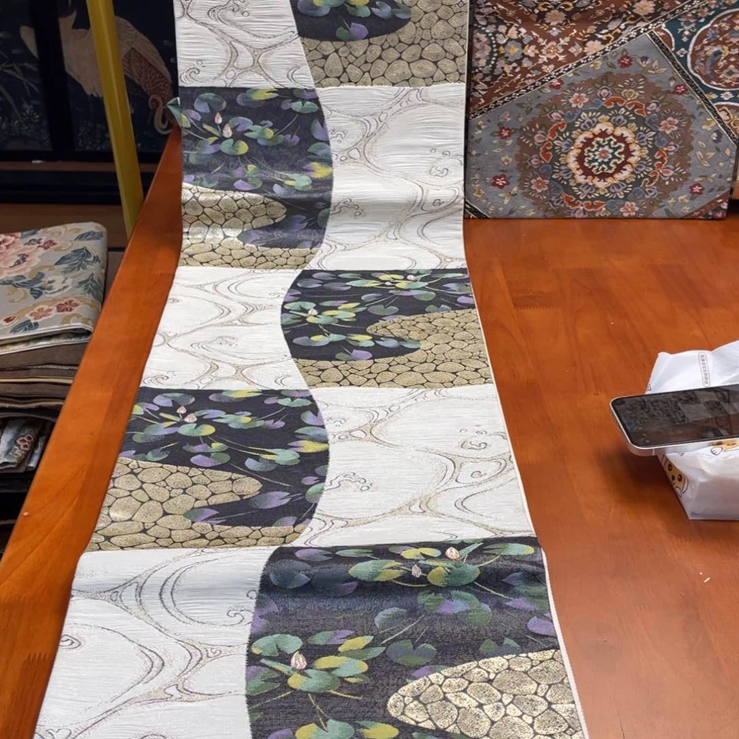 织绣织银海浪莲花