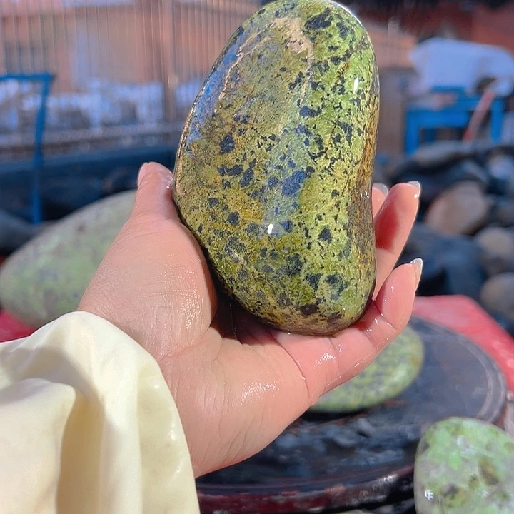 彩***桥蛇纹石玉足银镶嵌藏玉药王石精美摆件