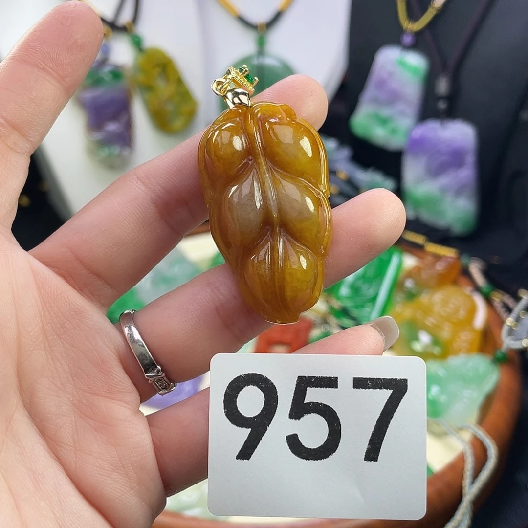 翡翠未镶嵌吊坠(赠链)
