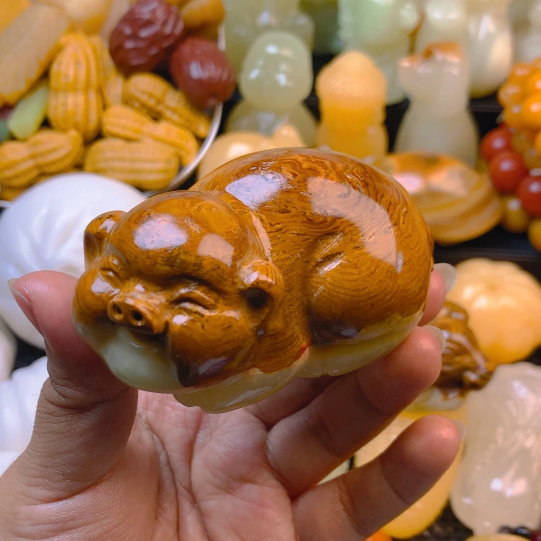 骑***呛新疆五彩石猪