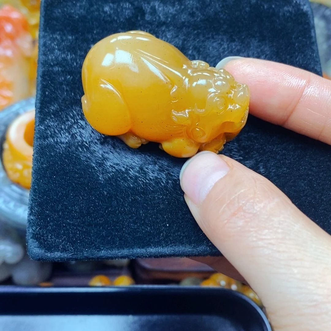 未镶嵌石英质玉（黄龙玉）颈饰